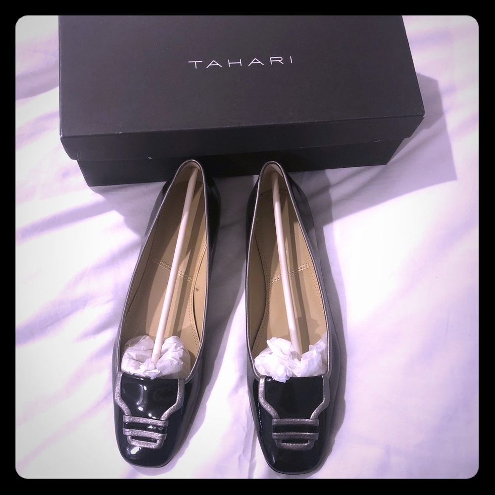 Tahari Black Patent Kitten Heels EUC